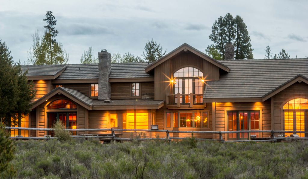 Vandevert Ranch Sunriver Oregon Log Home Exterior Lights