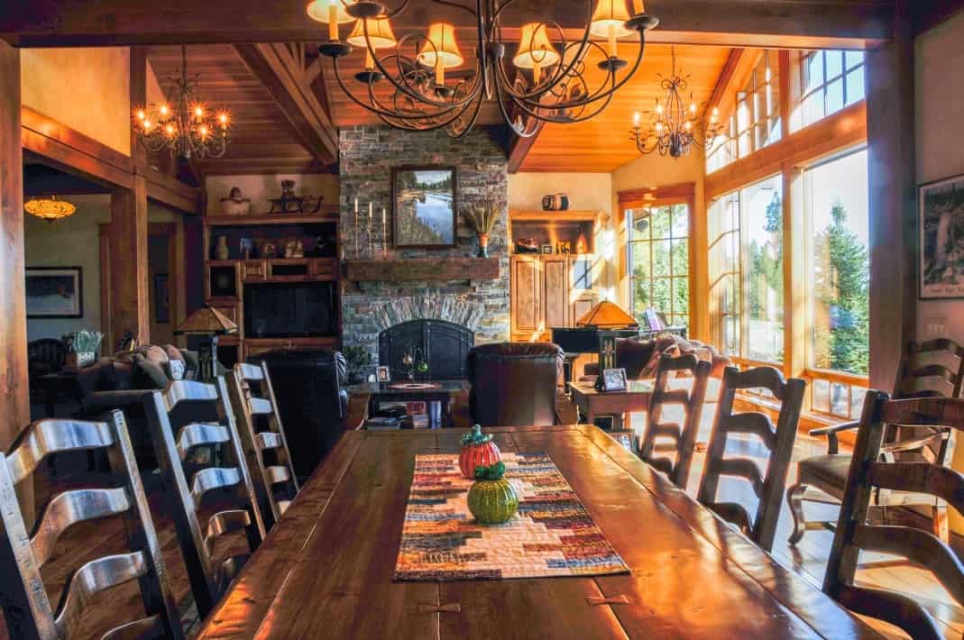 sisters oregon custom home dining room